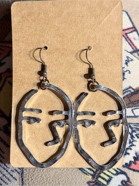 Abstract Face Outline Dangle Earrings — Silver Tone Dangle